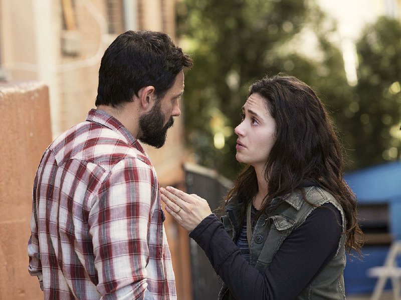 Steve Kazee as Gus and Emmy Rossum as Fiona Gallagher in Shameless (Season 5, episode 8) - Photo: Cliff Lipson/SHOWTIME - Photo ID: shameless_508_1633