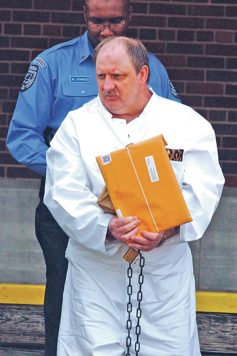  FILE PHOTO Convicted murderer Rickey Dale Newman walks down stairs while being escorted to an Arkansas Department of Correction transport van after a hearing in U.S. Federal Court in Fort Smith in this Aug. 9, 2005, photo. A judge on Monday ordered a delay in Newman&#8217;s capital murder retrial.