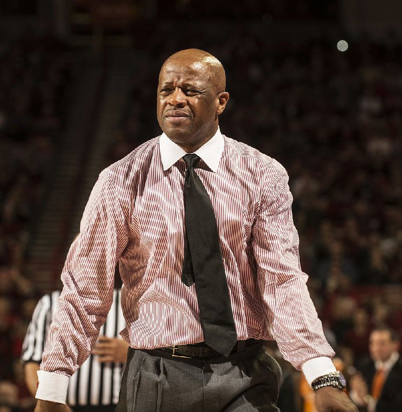 NWA Democrat-Gazette/ANTHONY REYES • @NWATONYR
Mike Anderson, Arkansas head coach, reacts to a foul against Tennessee Tuesday, Jan. 27, 2015 in Bud Walton Arena in Fayetteville. The Razorbacks won 69-64.