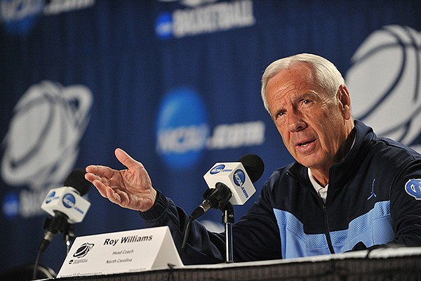 Hall of Fame coach Roy Williams retiring after 33year run