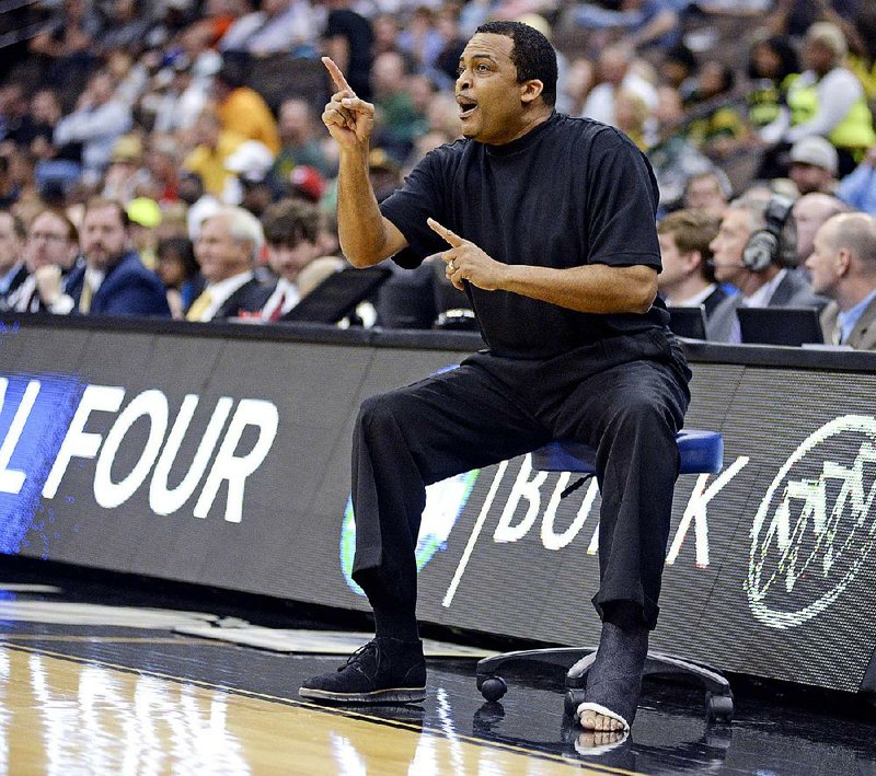 Georgia State head coach Ron Hunter directs his players on the court during the first half of an NCAA tournament second round college basketball game against Baylor, Thursday, March 19, 2015, in Jacksonville, Fla.  (AP Photo/Rick Wilson)