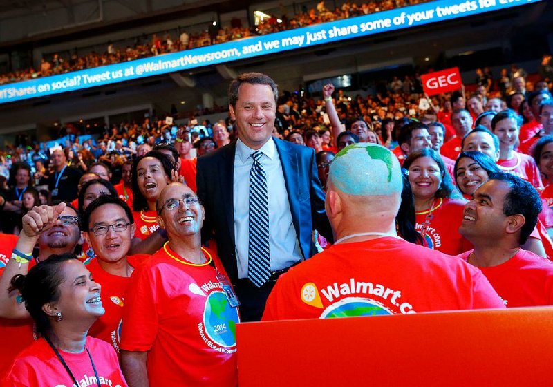 NWA Media/JASON IVESTER --06/06/2014--
Doug McMillon, Wal-Mart chief executive officer, gets in the middle of a group of employees from Global eCommerce on Friday, June 6, 2014, before the annual Shareholders Meeting inside Bud Walton Arena in Fayetteville.