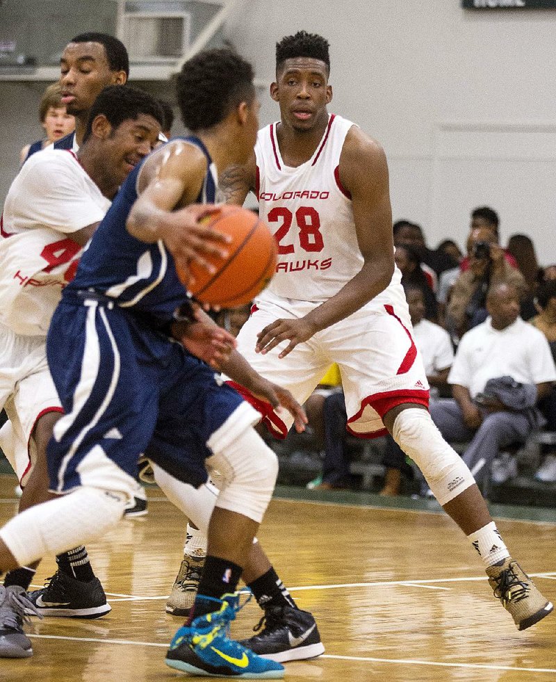 Forward De’Ron Davis (28) of the Colorado Hawks, who has received scholarship offers from a number of Division I programs, including Arkansas, had 15 points, 10 rebounds and 4 blocked shots in the Hawks’ 51-48 victory over St. Louis Gateway in the 17-and-under division of the Real Deal in the Rock on Friday. 