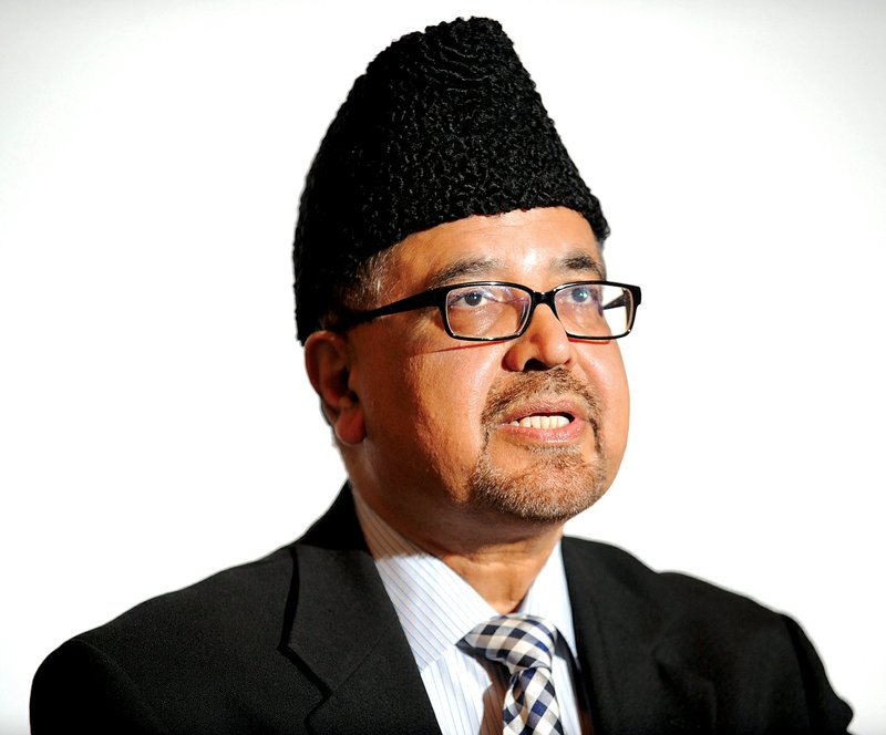 Imam Naseem Mahdi, national vice president of the Ahmadiyya Muslim Community speaks April 10 in Giffels Auditorium on the University of Arkansas campus in Fayetteville. He discussed the violence in the Middle East and the pathway to peace. 