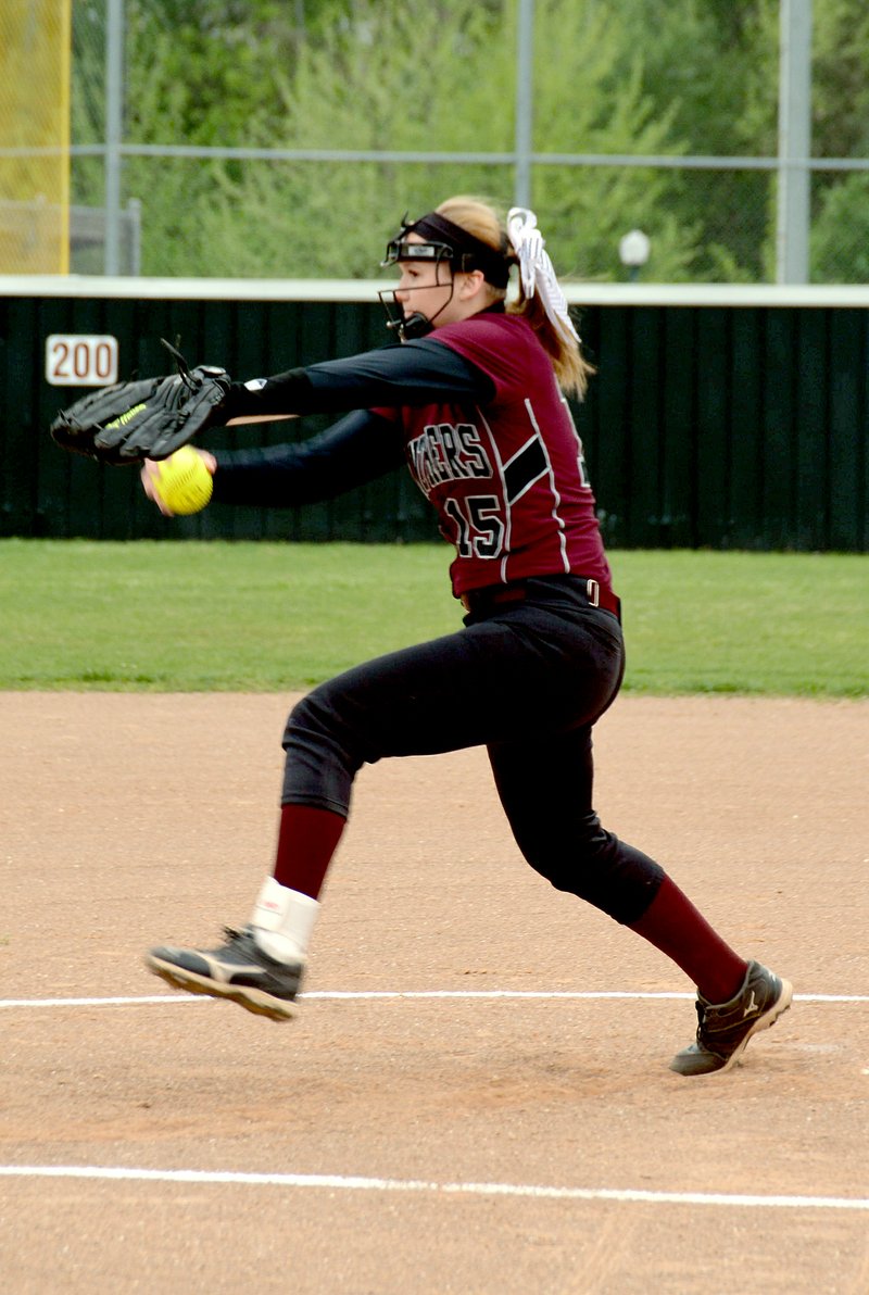 Graham Thomas/Herald-Leader Siloam Springs sophomore Crissa Spry throws a pitch during Monday&#8217;s game against Gentry at La-Z-Boy Sports Complex.