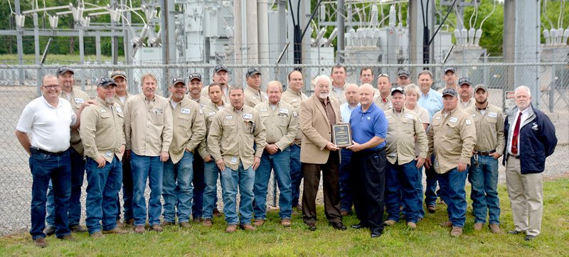 Graham Thomas/Herald-Leader The Siloam Springs Electric Department was the recipient of an Outstanding Achievement award from the Municipal Electric Systems of Oklahoma (MESO) in the association&#8217;s annual Electric Operations and Reliability Competition. Pictured are employees of the Siloam Springs Electric Department, listed alphabetically by first name, Art Farine, Barry Yocham, Chris Jarrett, Chris Newberry, Chuck Moore, Clayton Harp, David Fletcher, David Samuel, Derek Ferguson, Foy Palmer, Frank Sislo, Glenn Severn, Joe Ellenbecker, John Bland, Jud Earp, Kyle Covell, Lonnie LeRoy, Lori Billups, Luke Hill, Randy Wells, Rick Gebhart, Ryan Schraub, Tim Connolly, Tommy Vaught and Wes Philpott. Also pictured are City Board Director and Vice Mayor Bob Coleman, MESO General Manager Tom Rider and City Administrator Phillip Patterson.