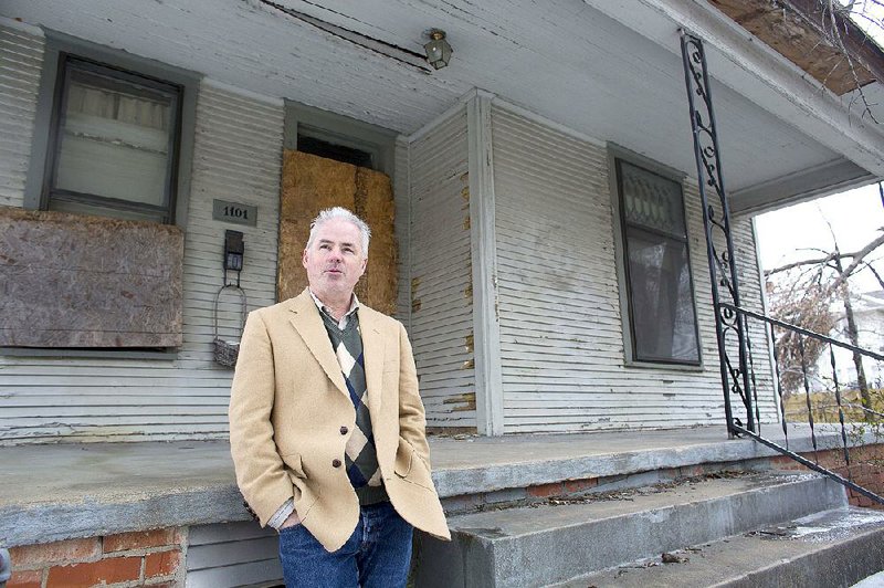 Realtor Tony Curtis wants to revitalize Hanger Hill, one of Little Rock’s oldest neighborhoods. Hanger Hill is bordered by Ninth Street to the north, Oakland-Fraternal Cemetery on the south, railroad tracks on the east, and Interstate 30 on the west. 