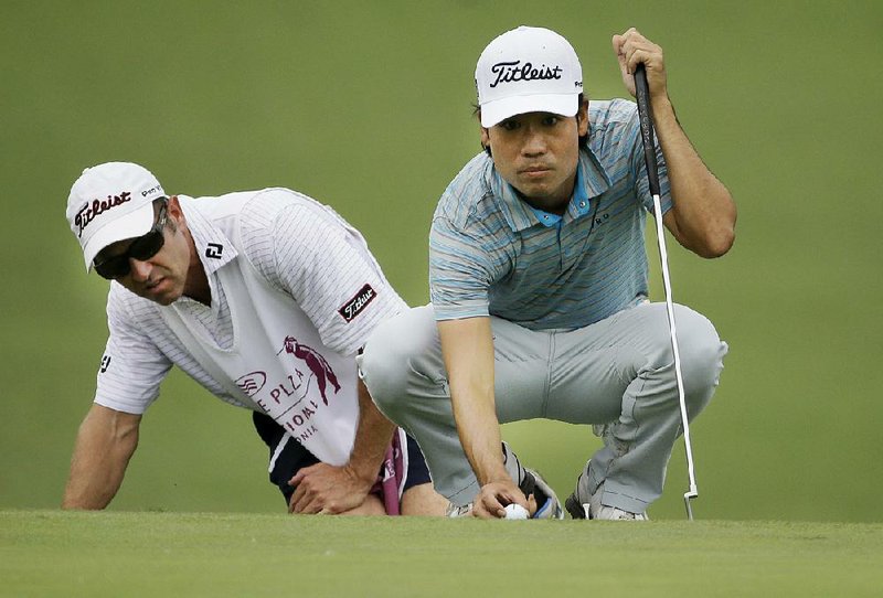 A birdie on the 17th hole allowed Kevin Na (right) to take a one-stroke lead over Ian Poulter at the Crowne Plaza Invitational in Fort Worth. 