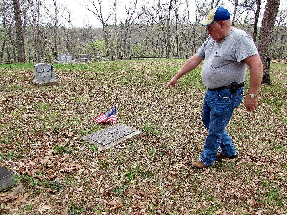 Families, U.S. face off over graveyard fence