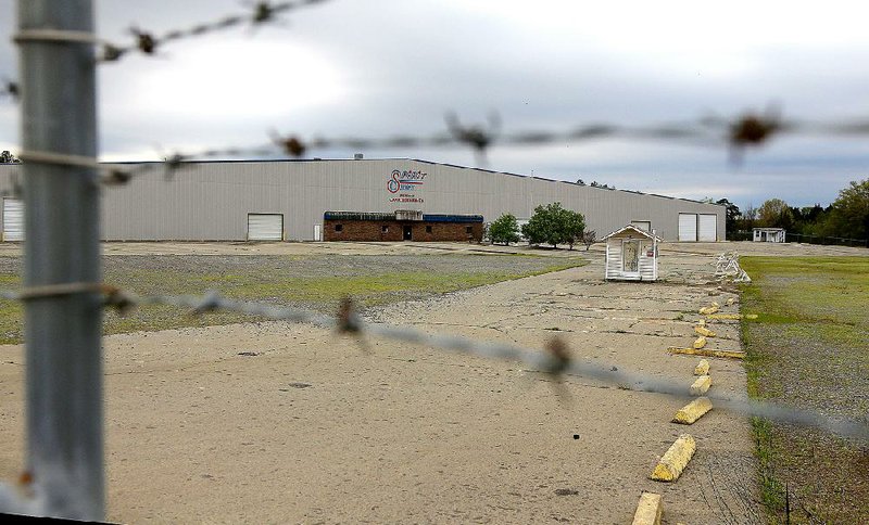 Conway Mayor Tab Townsell has proposed paying $3.5 million for a 22-acre site that includes the 5-acre former Spirit Homes building to be turned into a community center. 