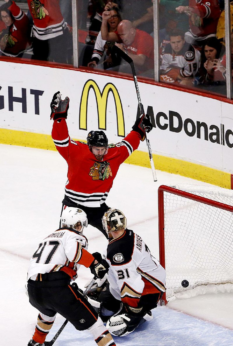 Chicago’s Brandon Saad (center) celebrates a second-period goal against Anaheim goalie Frederik Andersen (31) in the Blackhawks 5-3 victory Wednesday in Chicago.