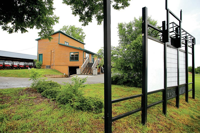 NWA Democrat-Gazette/DAVID GOTTSCHALK Razorback Golf Course&#8217;s pro shop is slated to be purchased by Jim Lindsey, along with the course, and developed into a residential area.