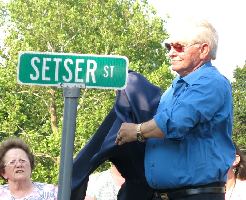 Photo by Mike Eckels Kenneth Setser, Jr., son of fallen Decatur city constable Lester Kenneth Setser, reveals the new street sign bearing his father&#8217;s name during the renaming ceremony at Decatur Cemetery June 5.