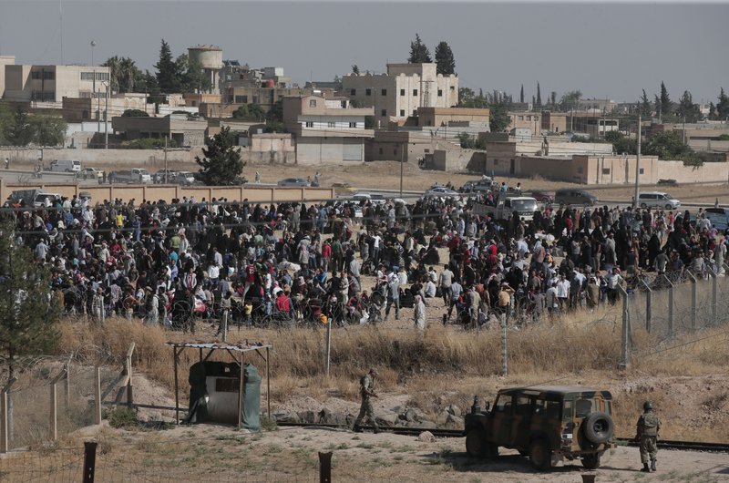 Syrian Kurds nearing IS stronghold, thousands flee | El Dorado News