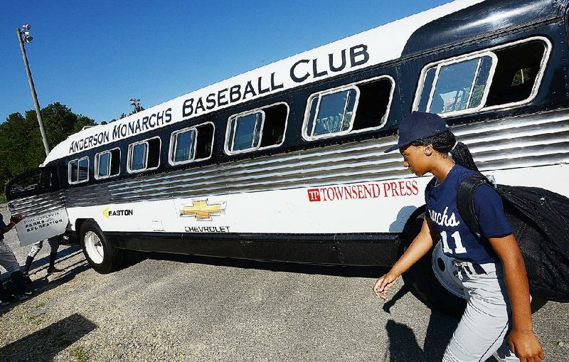 Anderson Monarchs pitcher Mo’ne Davis gets off the team’s vintage 1947 tour bus at Southern High School last week in Durham, N.C. The team is on a 21-stop tour of civil rights sites and will be making a stop in Little Rock today, when they will visit Central High School before taking on the Little Rock RBI team this afternoon.