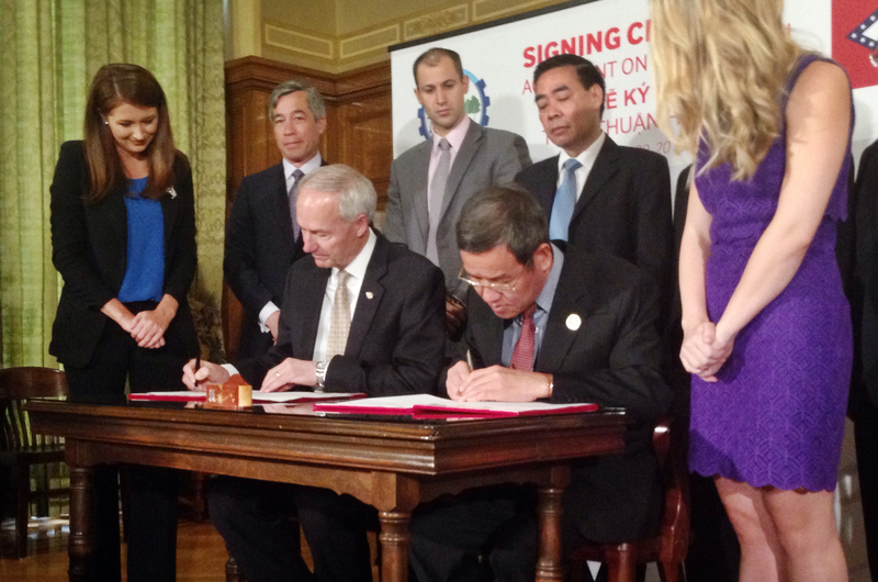 Gov. Asa Hutchinson and chairman Dinh Quoc Thai from Vietnam’s Dong Nai Province sign a memorandum of understanding during a singing ceremony at the state Capitol on Monday, June 29, 2015. 