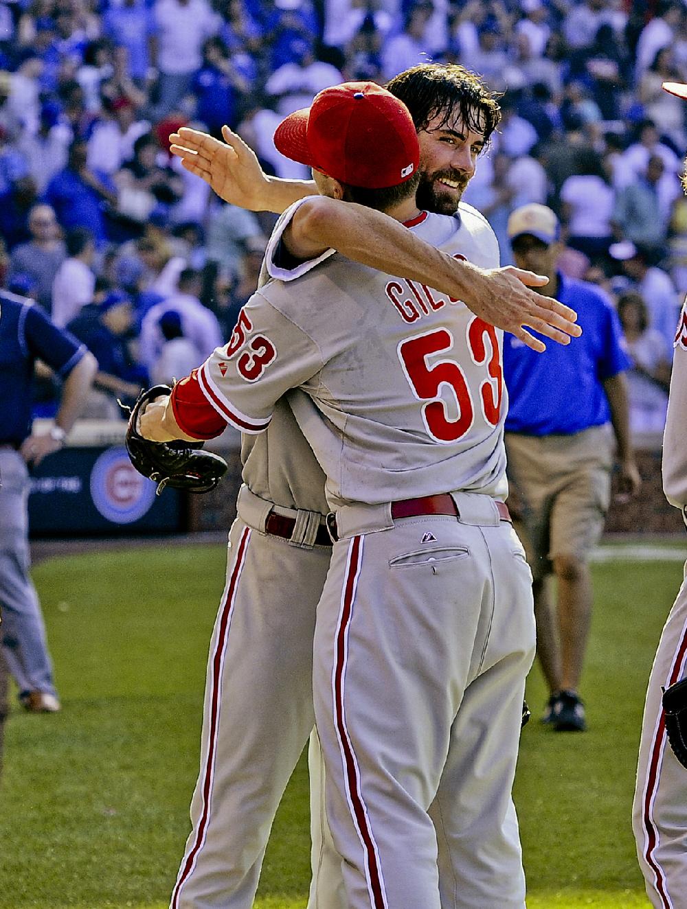 Jake Arrieta of Philadelphia Phillies gets standing ovation from Chicago  Cubs fans in return to Wrigley Field