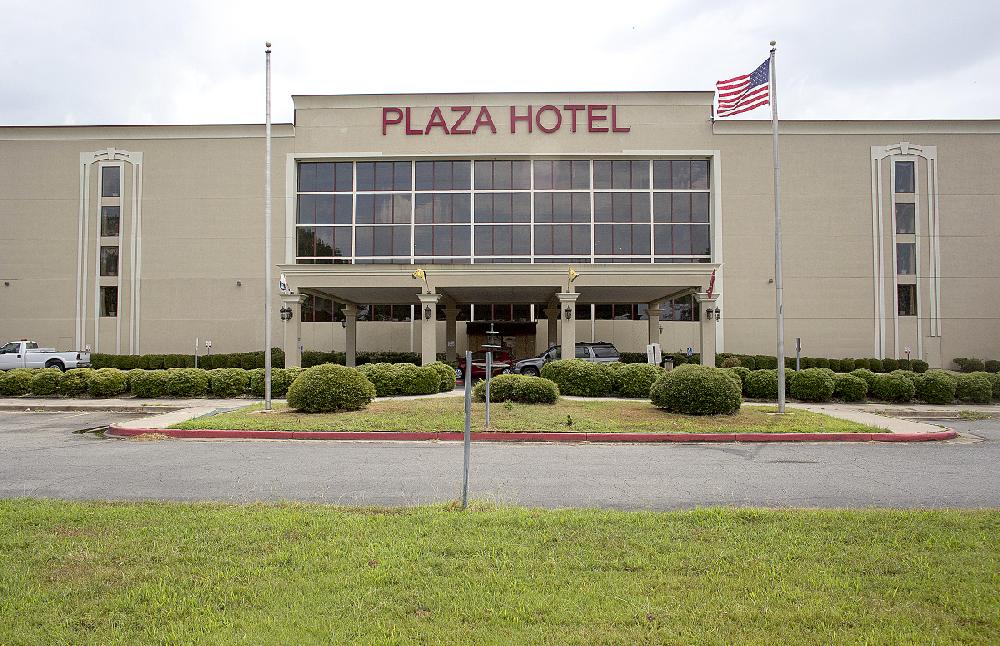 Pine Bluff mayor pulls plan for hotel