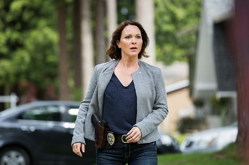 Kelli Williams in Ties That Bind