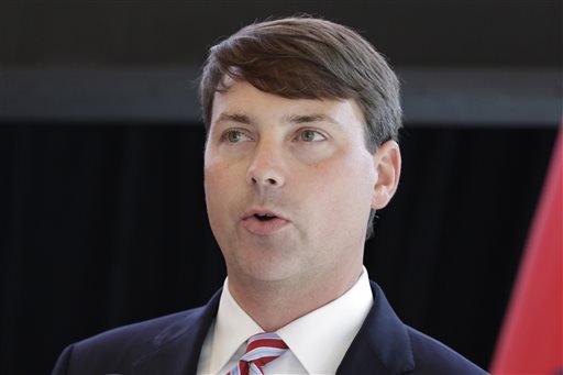 Former U.S. Attorney Conner Eldridge speaks at a Little Rock civic club Tuesday, Aug. 18, 2015.