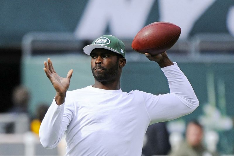 Free-agent quarterback Michael Vick met with Pittsburgh early Tuesday and later signed a one-year deal as the team’s backup to starter Ben Roethlisberger.