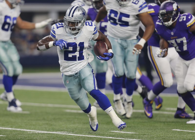 Dallas Cowboys running back Joseph Randle (21) runs the ball against the Minnesota Vikings during the first half of a preseason NFL football game Saturday, Aug. 29, 2015, in Arlington, Texas.