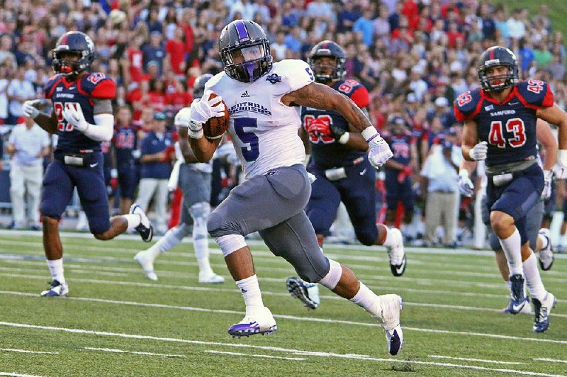 Central Arkansas running back Dominique Thomas scores on a 29-yard run against Samford on Thursday in Birmingham, Ala. The rest of the Bears’ points came on field goals in a 45-16 loss.