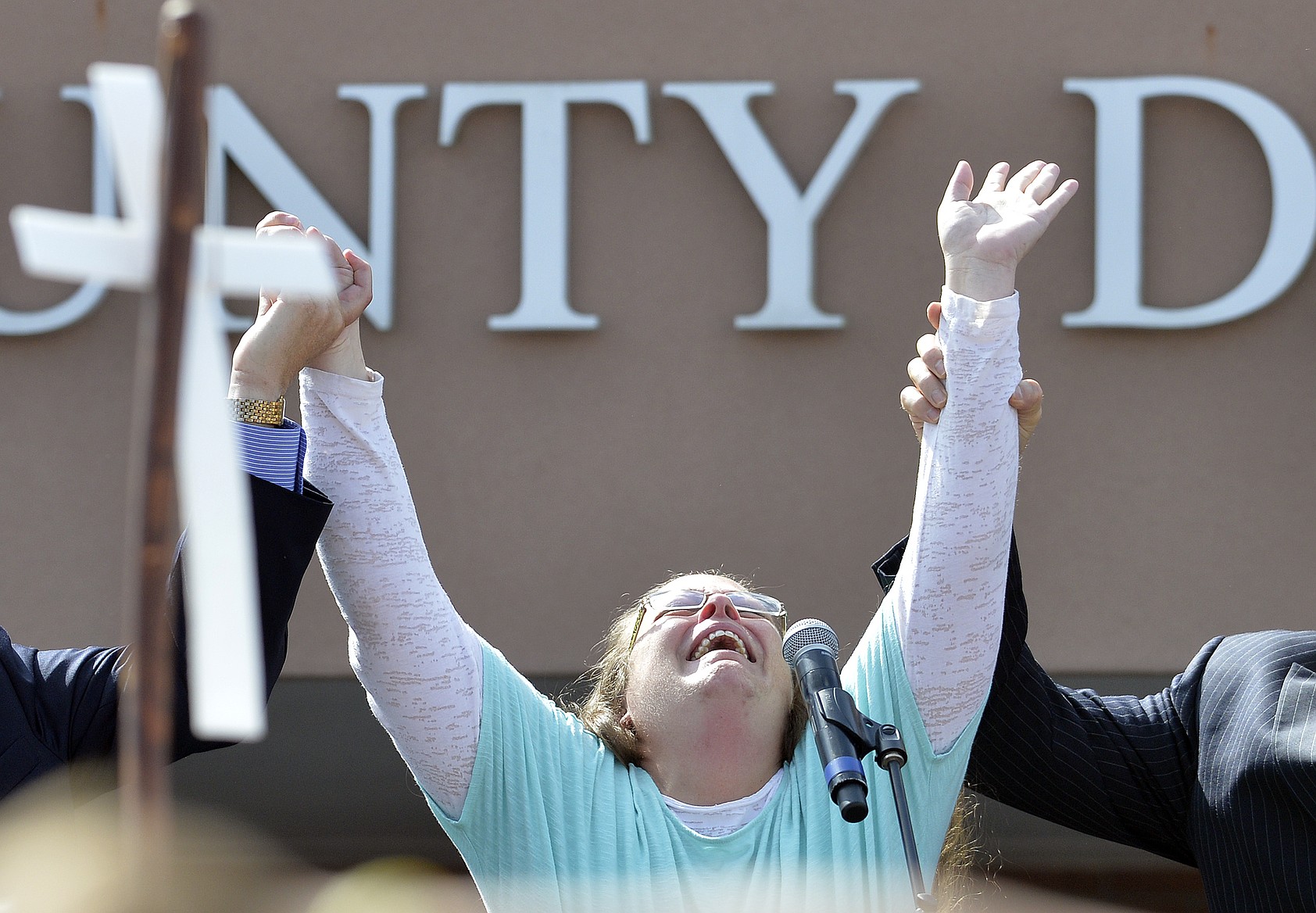 Clerk who defied courts is released Hot Springs Sentinel Record