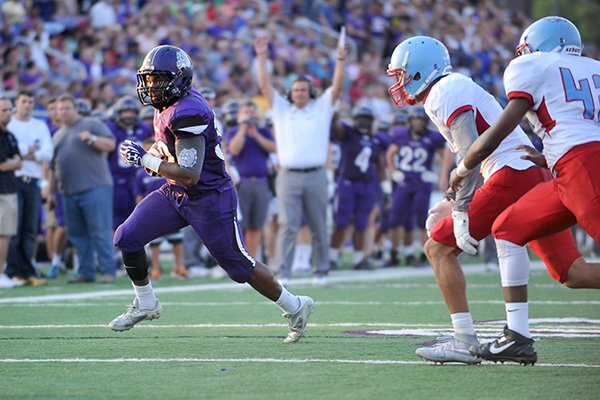 Fayetteville running back Javontae Smith runs for a touchdown during a game against Lawton (Okla.) Eisenhower on Friday, Sept. 4, 2015, at Harmon Field in Fayetteville. 