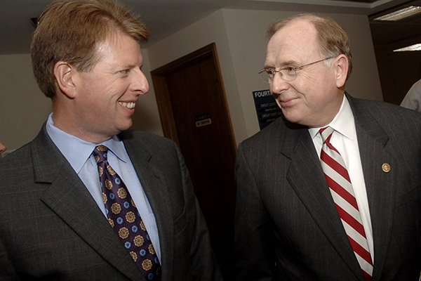 University of Arkansas attorney Scott Varady, left, and chancellor John White share a smile while waiting for an elevator on Friday, Aug. 17, 2007, following a hearing at the Washington County Courthouse in Fayetteville