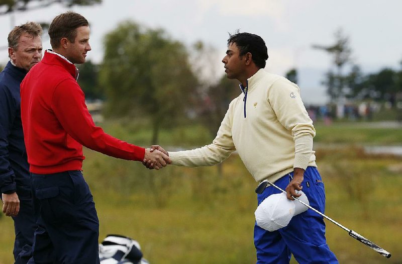 Anirban Lahiri (right) of India congratulates Chris Kirk of the United States after Lahiri missed a four-foot putt for birdie which gave Kirk a 1-up victory in their singles match at the Presidents Cup on Sunday.