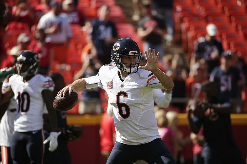 Jay Cutler (6) has led the Chicago Bears to consecutive victories and is being praised by a Chicago columnist for leading an undermanned team to an 18-17 victory over the Kansas City Chiefs.
