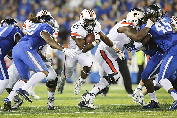 WholeHogSports - Davis, scoreless in opener, to get work at point