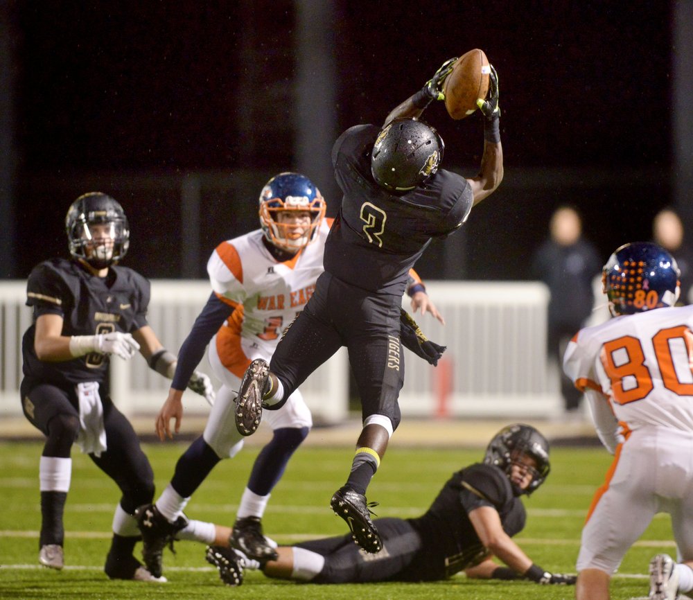 Football: Bentonville works quickly, routs Rogers Heritage