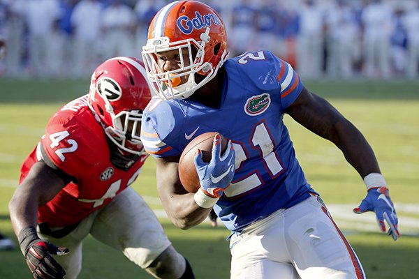 Florida running back Kelvin Taylor runs past Georgia linebacker Tim Kimbrough to the end zone for a touch down during the first half of an NCAA college football game, Saturday, Oct. 31, 2015, in Jacksonville, Fla. (AP Photo/Stephen B. Morton)