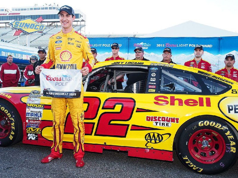 Joey Logano will try to win his fourth consecutive race today at Martinsville Speedway, where he will start on the pole.