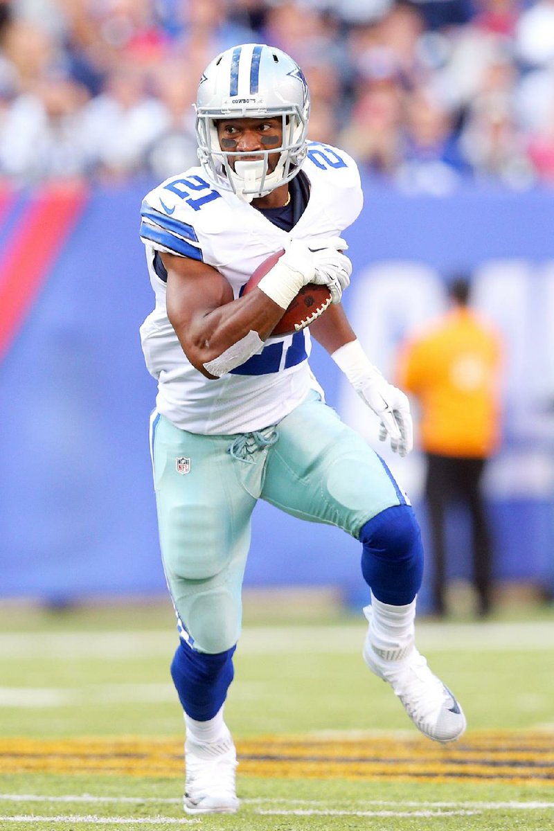 Former Dallas Cowboys running back Joseph Randle #21 runs against the New York Giants during an NFL game at MetLife Stadium in East Rutherford, N.J. on Sunday, Oct. 25, 2015. 