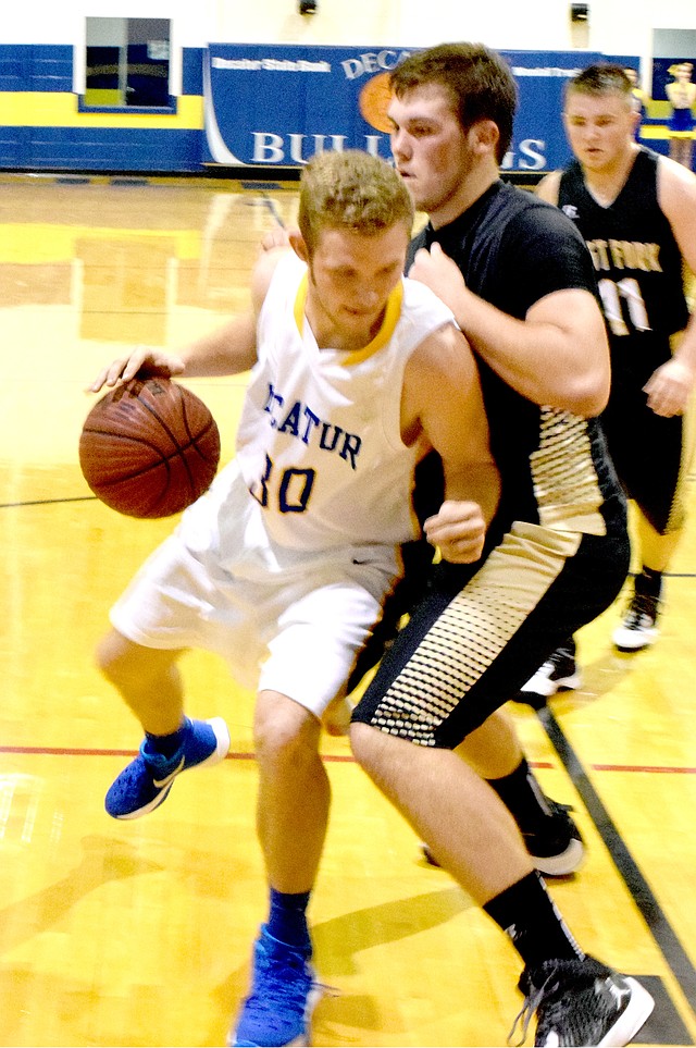 Photo by Mike Eckels Decatur&#8217;s Kyle Shaffer (#30) drives towards the basket during the Bulldog-Tiger matchup at Peterson Gym in Decatur Nov.12. West Fork defeated Decatur, 47 to 26.