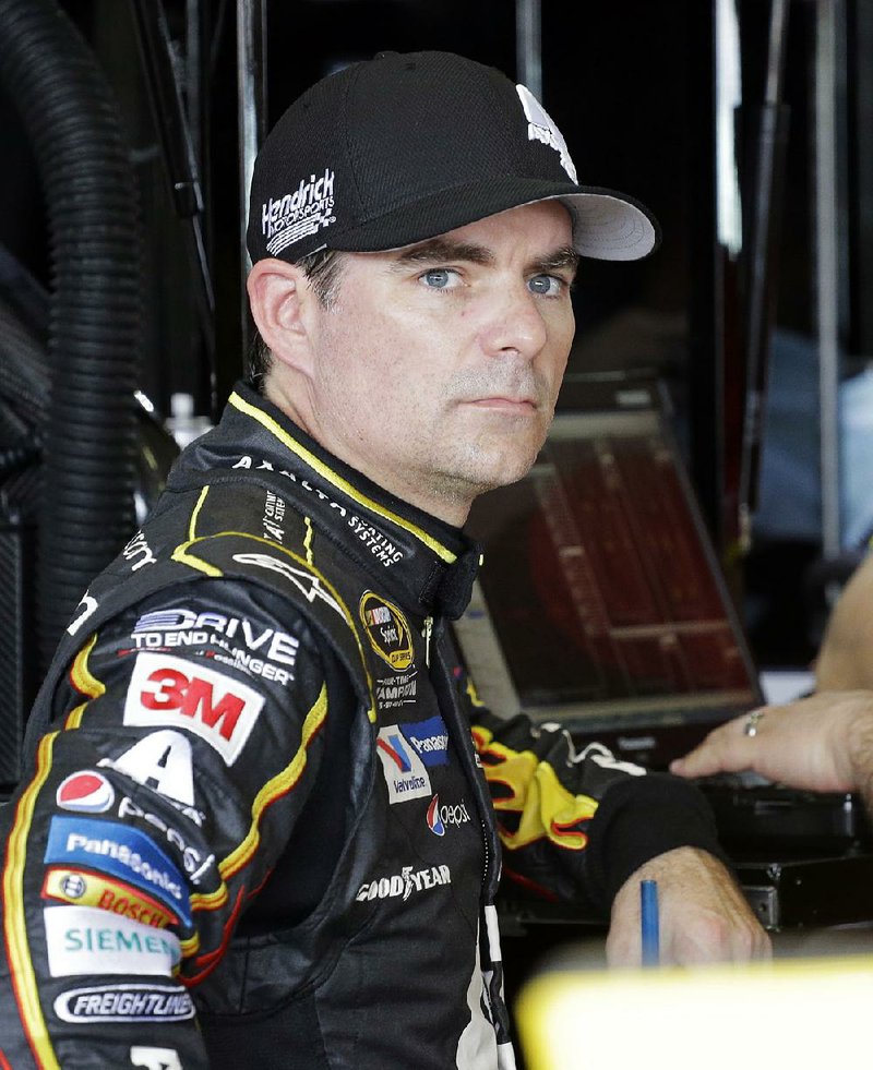 Jeff Gordon, who plans to retire after this season, will start fifth in today’s Sprint Cup finale with a shot at winning his fifth championship.