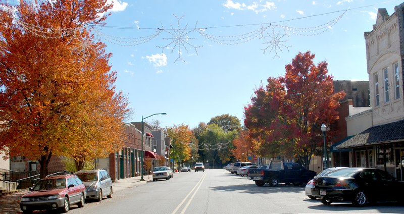 Janelle Jessen/Herald-Leader Fall colors lit up Broadway Street earlier this month.