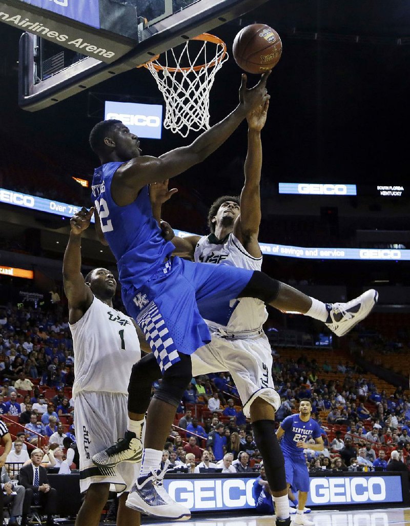 Kentucky forward Alex Poythress (center) goes for a shot between South Florida defenders Chris Perry (1) and Nehemias Morillo in the second half of the Wildcats’ 84-63 victory Friday.