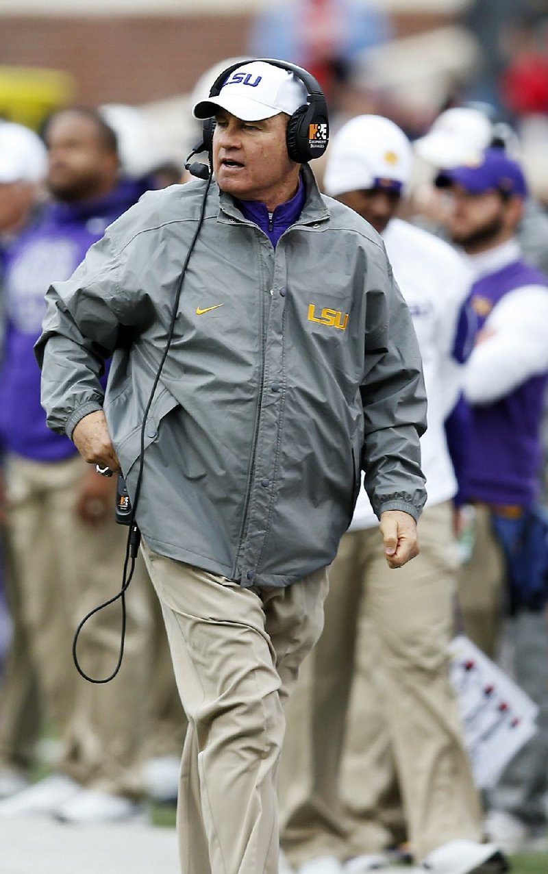 LSU Coach Les Miles is the center of intense speculation regarding his future with the Tigers, but not everybody is against the beleaguered coach of the Tigers. Supporters rallied at his side during an airing of his radio show earlier this week.