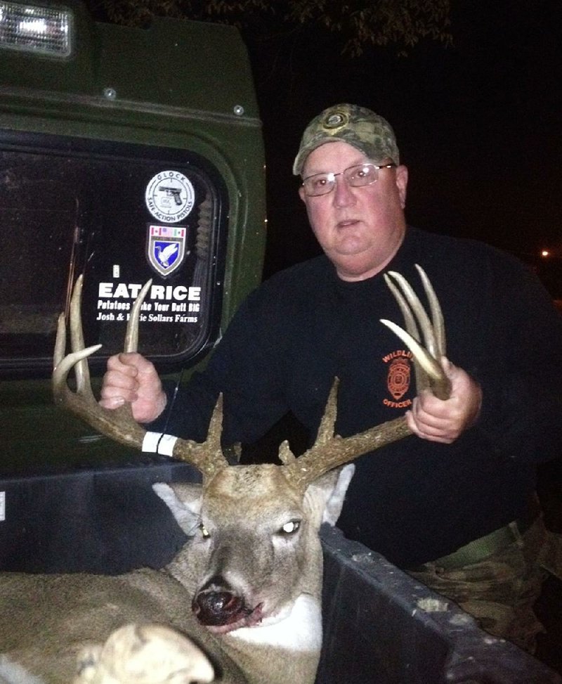 This is the kind of “swamp donkey” the author sought last week while hunting in southeast Arkansas. Mike McGee, an Arkansas Game and Fish Commission wildlife officer, killed the 150-class whitetail with a bow near DeWitt.
