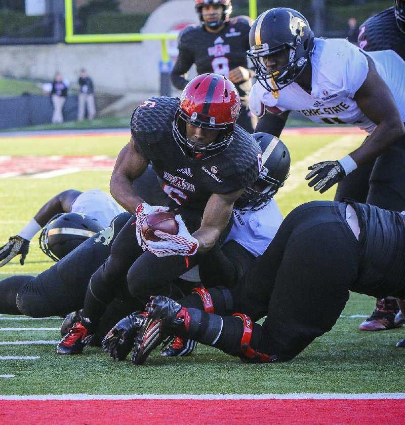 Arkansas State’s Warren Wand (6) dives for the end zone in the Red Wolves’ 55-17 victory over Texas State on Saturday. For more photos of the game, visit arkansasonline.com/galleries.