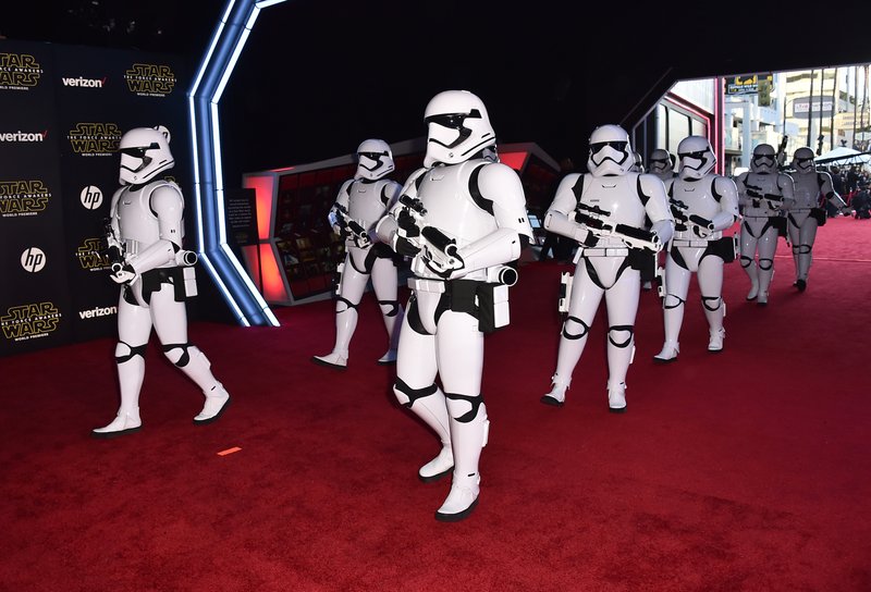 PHOTOS 'Star Wars' premiere crowd cheers for familiar faces