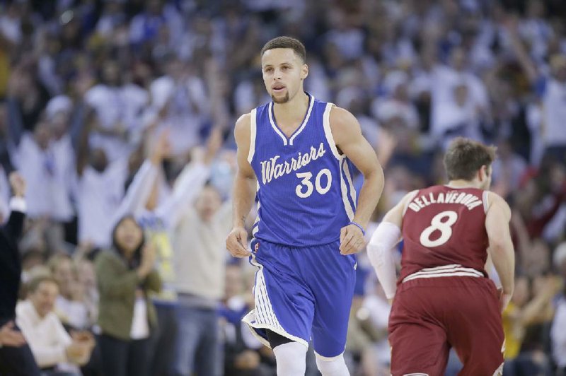 Golden State Warriors' Stephen Curry (30) in action against the Cleveland Cavaliers during an NBA basketball game Friday, Dec. 25, 2015, in Oakland, Calif. 