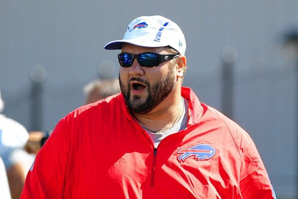 Buffalo Bills interim offensive line coach Kurt Anderson works with players during training camp in Pittsford, N.Y., in July 2015. (AP Photo/Bill Wippert)