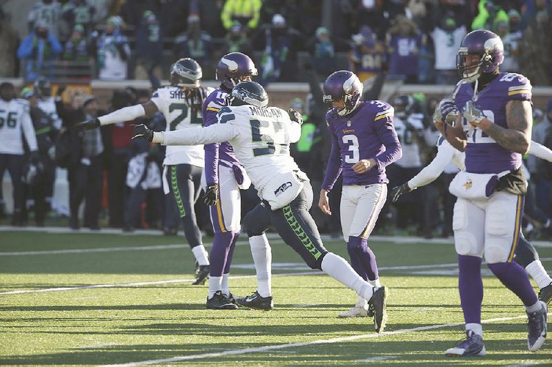 Seahawks advance on Vikings' missed field goal, Football