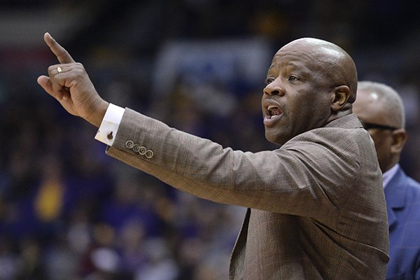 Arkansas head coach Mike Anderson yells to his team during an NCAA college basketball game against LSU in Baton Rouge, La., Saturday, Jan. 16, 2016. (Hilary Scheinuk/The Advocate via AP)