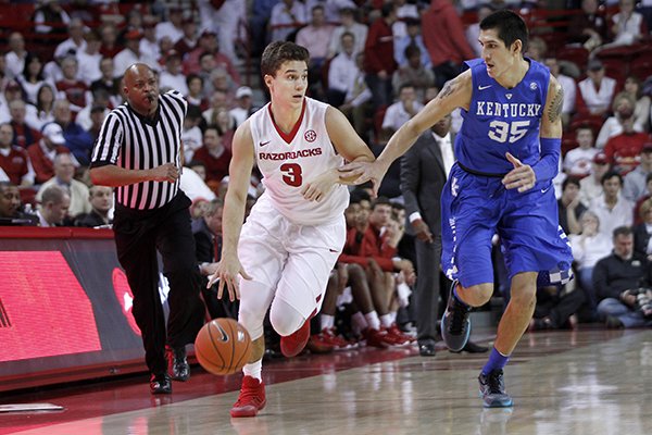 Arkansas' Dusty Hannahs (3) runs downcourt with Kentucky's Derek Willis (35) at his side during the first half of an NCAA college basketball game Thursday, Jan. 21, 2016, in Fayetteville, Ark. (AP Photo/Samantha Baker)

